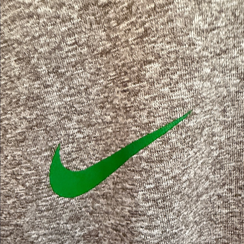 Men’s Nike Grey Heather Short-Sleeve Shirt with Green Logo - Picture 4 of 6